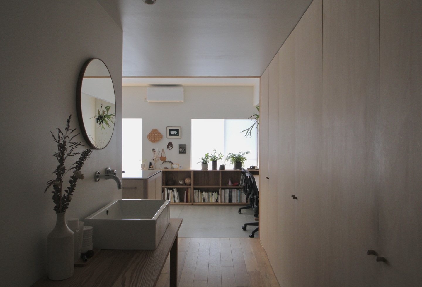 木製建具のある内装