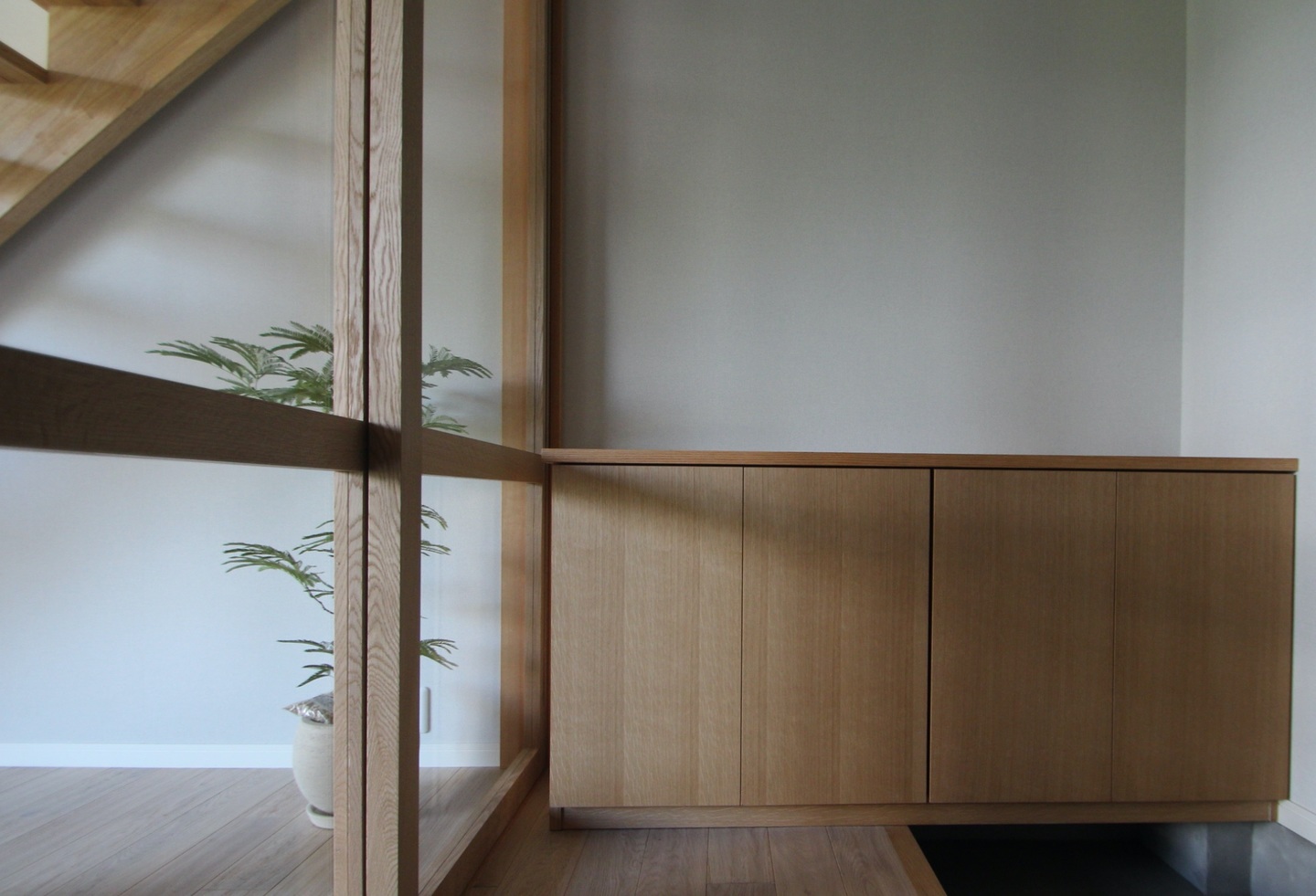 木製建具のある玄関